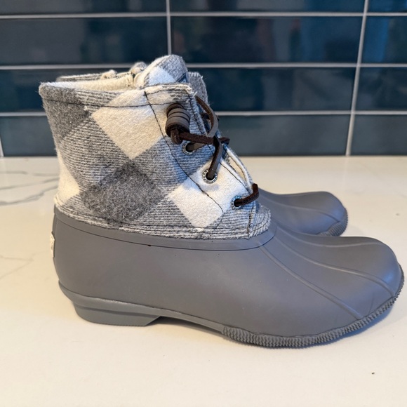 Sperry Women’s Gray and White Plaid Duck Boots size 7 - Picture 2 of 5